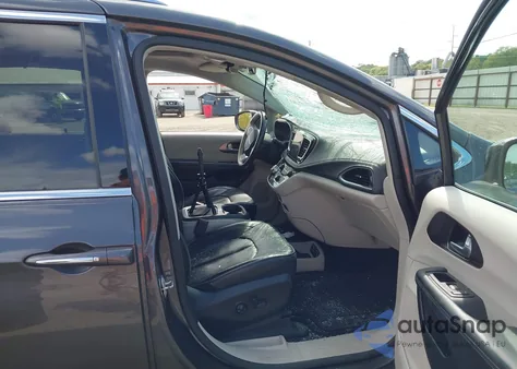 2017 Chrysler Pacifica Limited z USA, uszkodzony, nr VIN 2C4RC1GG6HR741343